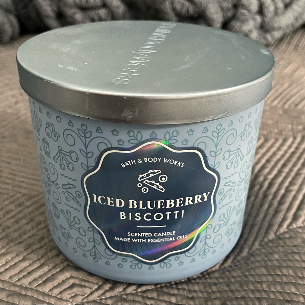 Iced Blueberry Biscotti Candle